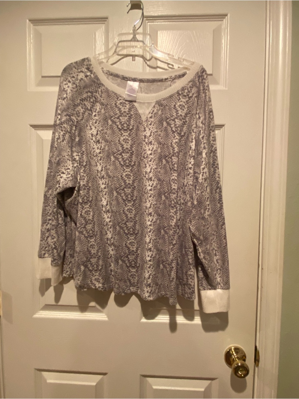 Secret Treasures Gray Snake Print Long Sleeve Top with Cream Trim